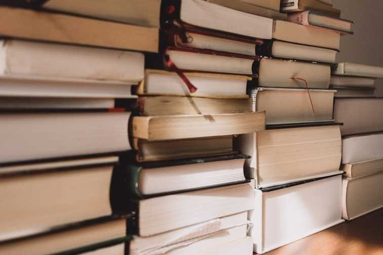 découvrez l'univers fascinant de la littérature, où les mots prennent vie à travers des histoires captivantes, des poèmes émouvants et des œuvres classiques. plongez dans la richesse des genres littéraires et explorez les pensées des grands auteurs qui ont marqué l'histoire. éveillez votre imagination et votre esprit critique avec notre sélection d'analyses et de critiques littéraires.